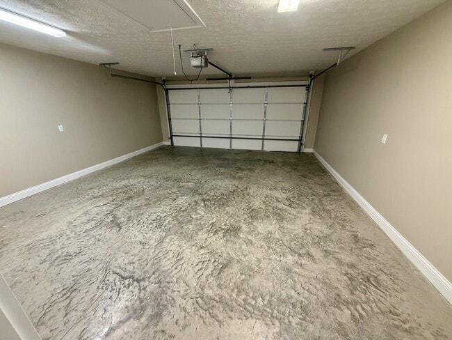 Building Photo - 110 Lala Ln