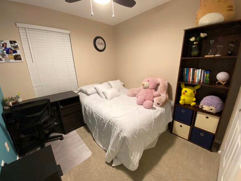 bedroom 3 - 6264 Ducketts Ln