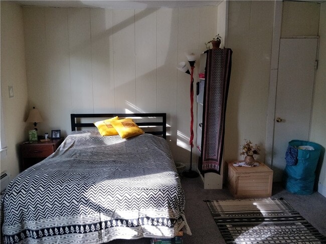 Building Photo - 115 Linn St