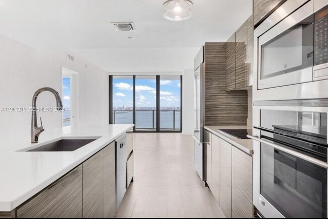 Building Photo - 460 NE 28th St