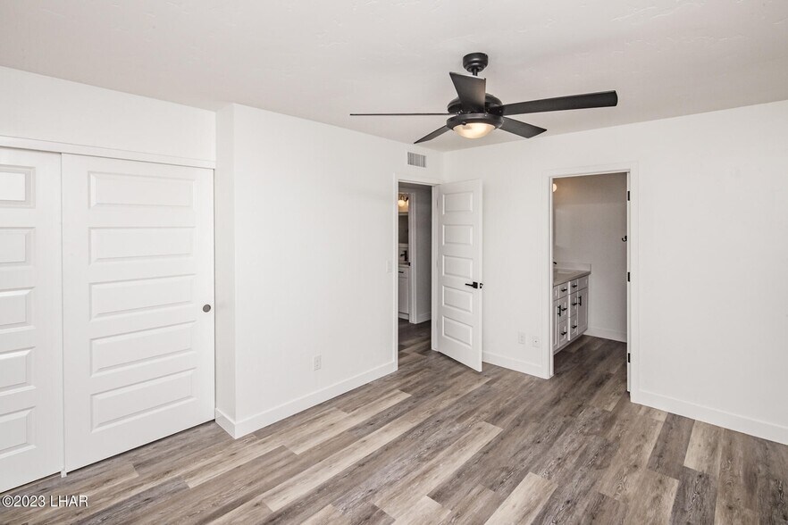 Building Photo - 3705 Challenger Dr