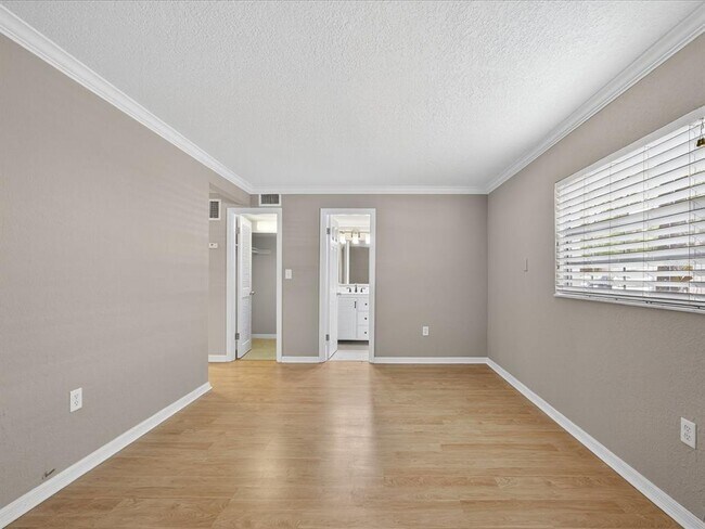 Building Photo - 2507 E Central Blvd