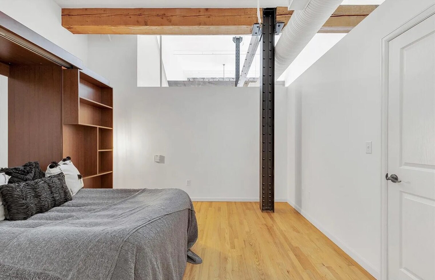 Building Photo - 1555 California St