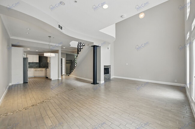 Building Photo - 4040 Avondale Ave