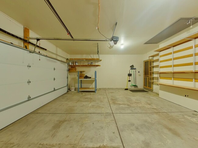 Building Photo - 3 Bedroom Home