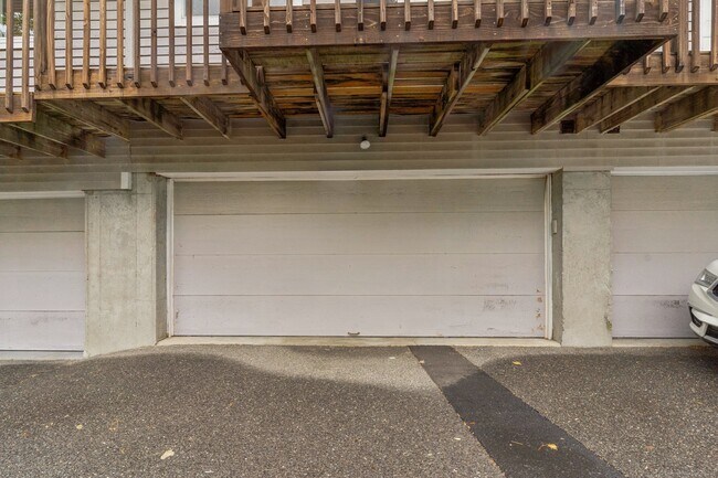 Building Photo - 16 Byington Pl