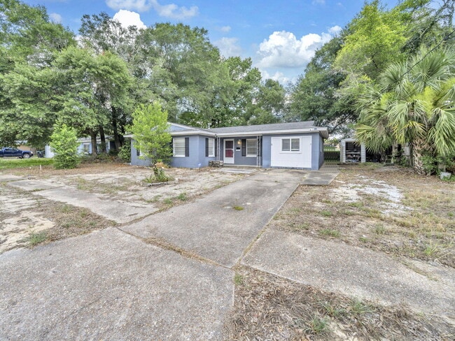Building Photo - 627 Ferretti Ave