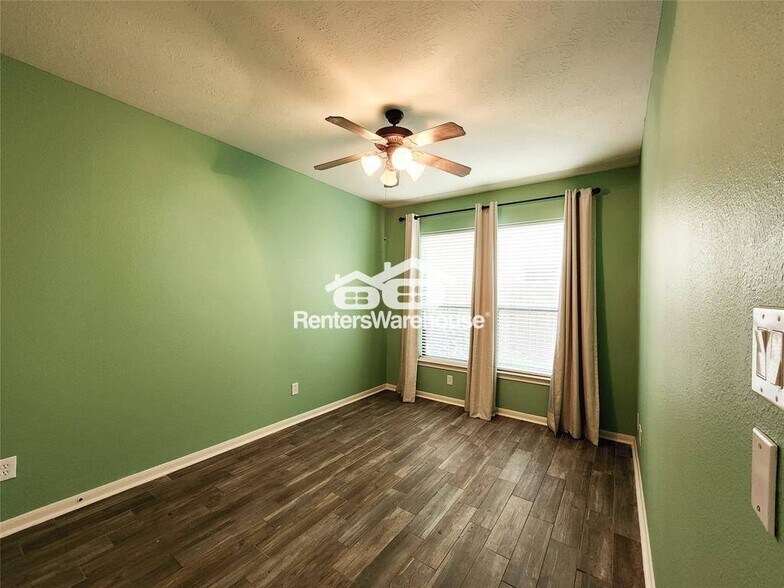 Building Photo - 1338 Studer St