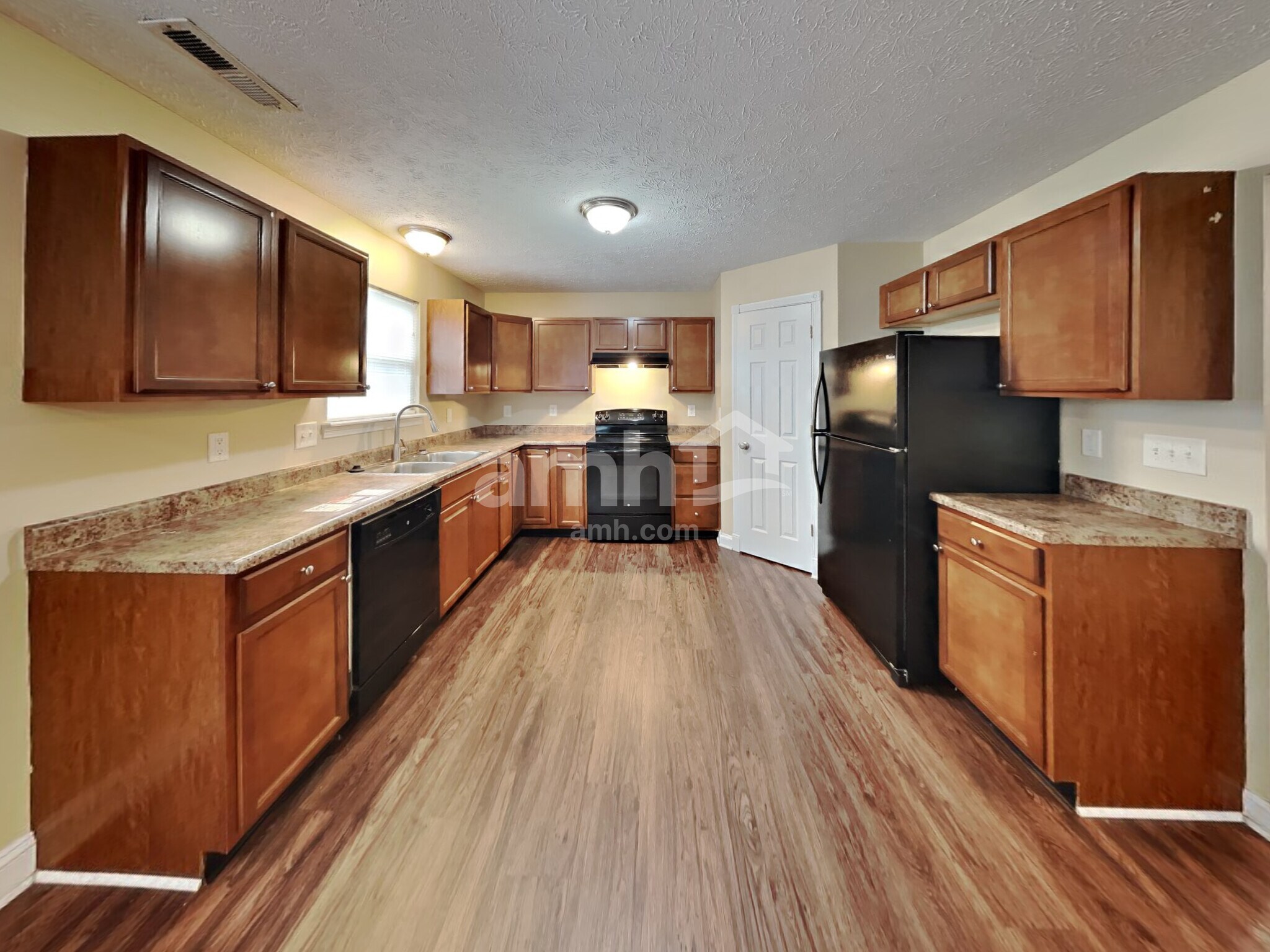 Building Photo - 10430 Wintergreen Way