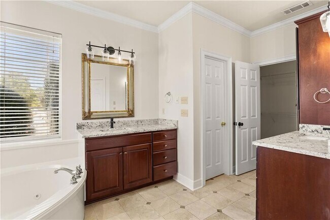 Building Photo - 421 E Honors Point Ct