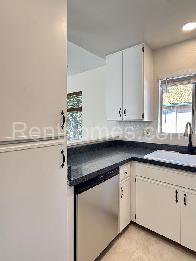 Building Photo - 11263 Avenida De Los Lobos