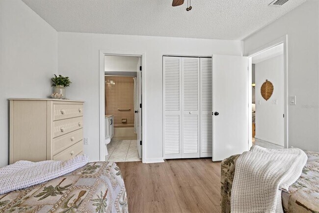 Building Photo - 5354 Myrtle Wood