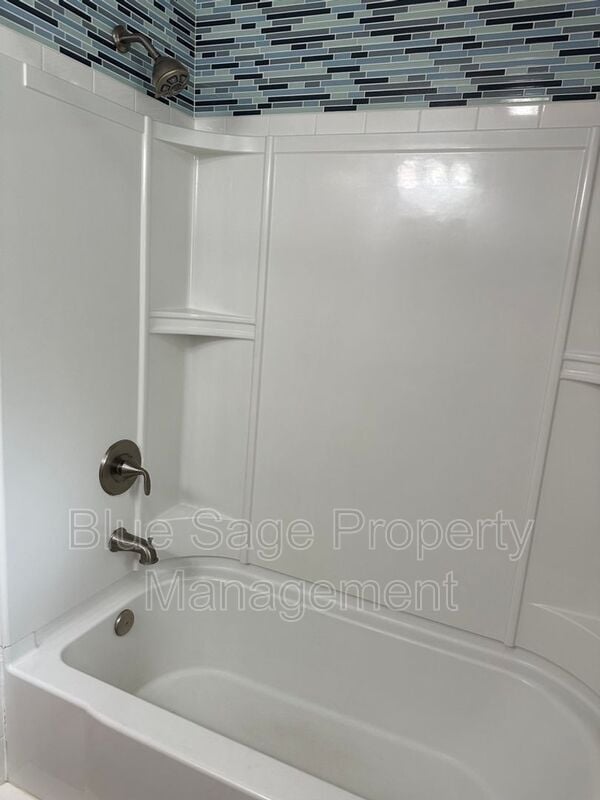 Building Photo - 152 Sea View Dr