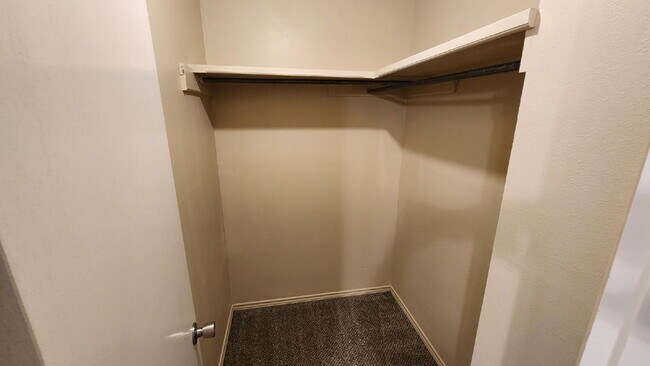 Building Photo - Half off first full month's rent/Southwest...