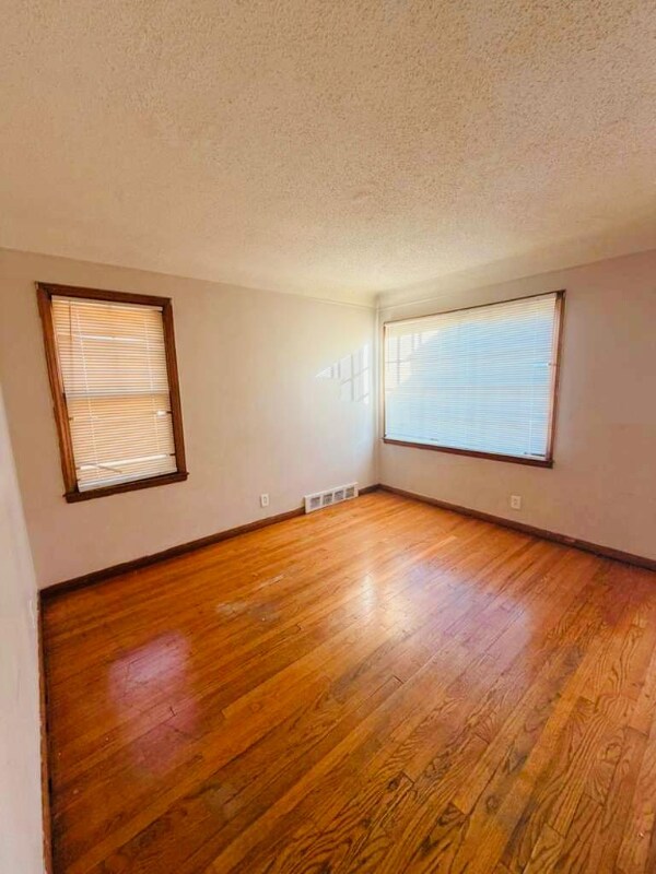 Building Photo - 15625 Bringard Dr