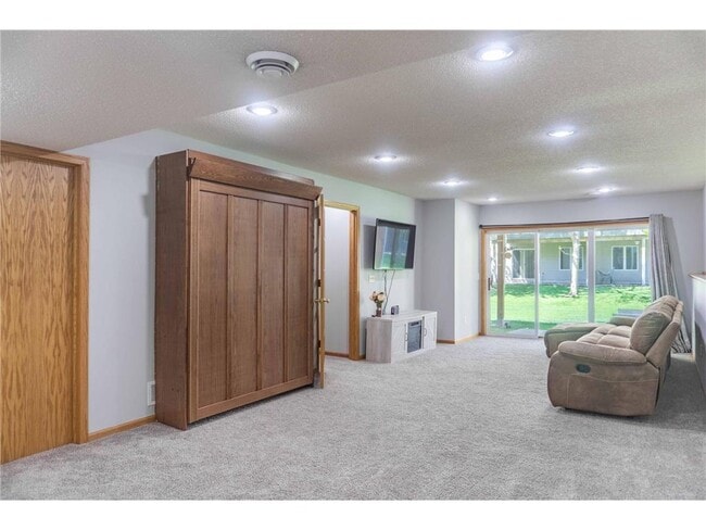 Building Photo - 102X Primrose Ln
