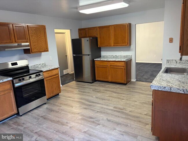 Building Photo - 424 Crisfield Dr