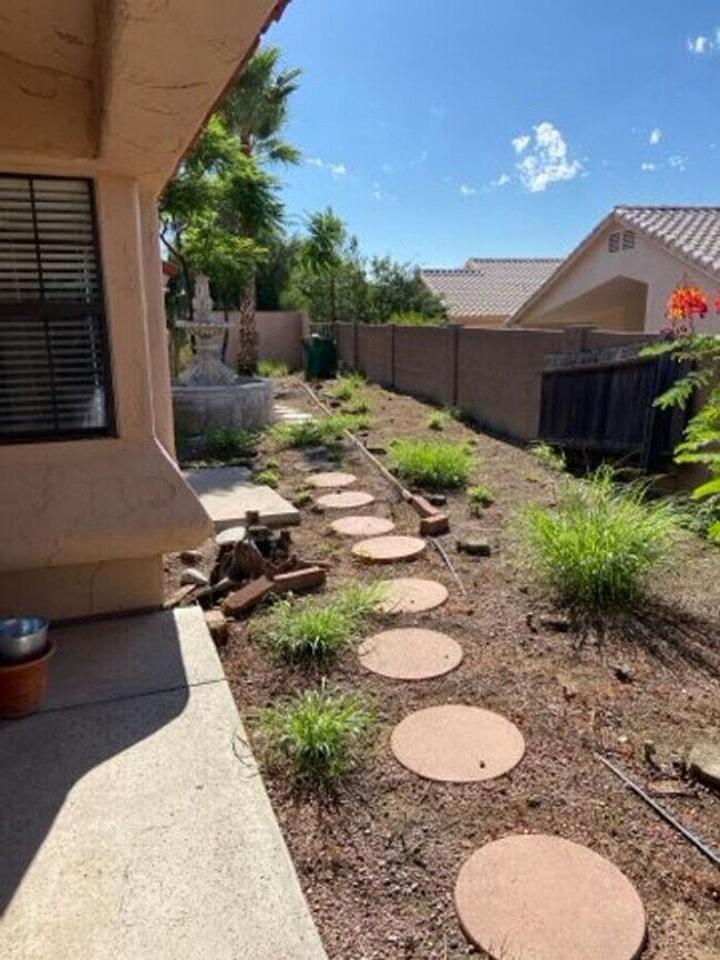 Building Photo - 5249 N Adobe Cir