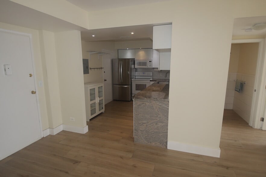 Building Photo - 1001 91st St