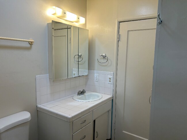 Building Photo - 1336 Highland Ave