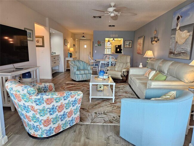 Building Photo - 340 3 Lakes Ln