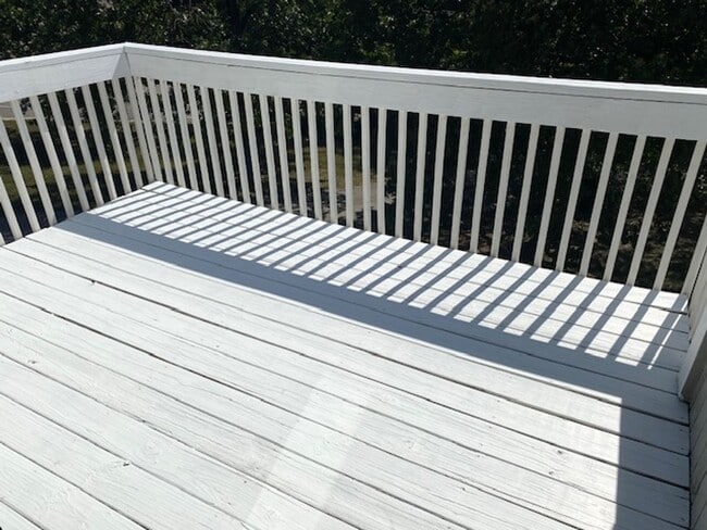 Building Photo - Shawnee Condo all redone close to Shops an...