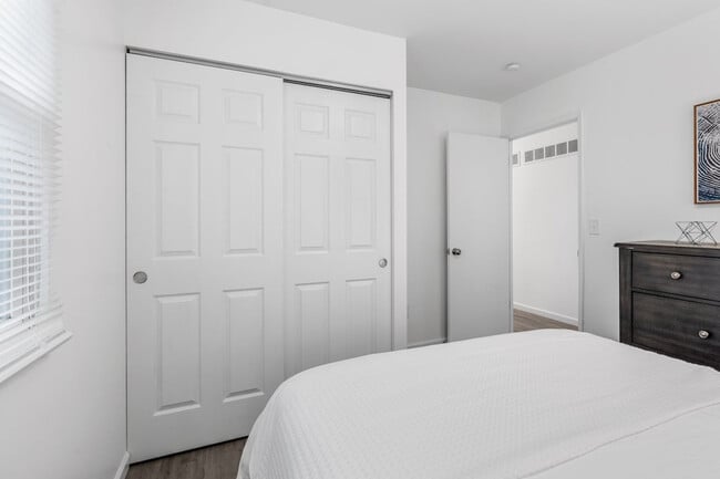 Building Photo - 2662 Smoke View Dr