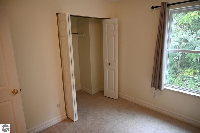 Building Photo - 713 Lake Ave