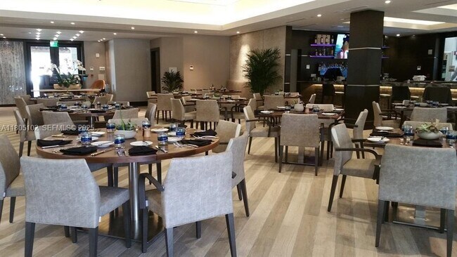 Building Photo - 1000 W Island Blvd