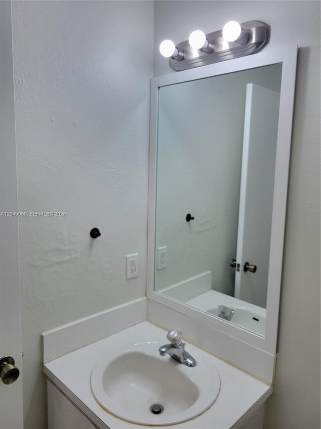 Building Photo - 618 SW 106th Ave