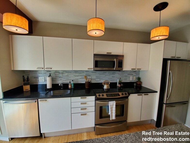 Building Photo - 2 Earhart St