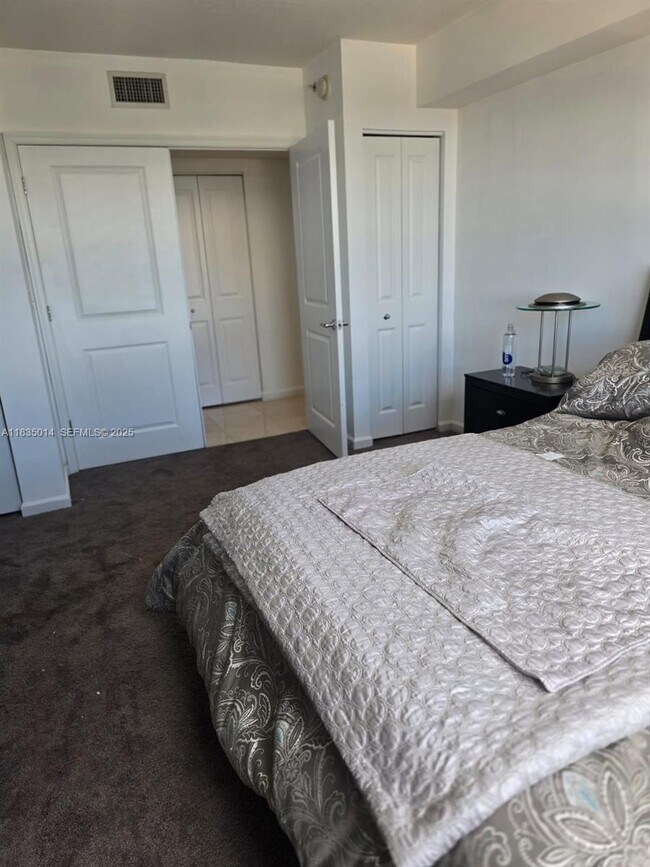 Building Photo - 610 W Las Olas Blvd