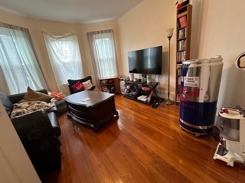 Primary Photo - 11 Raven St