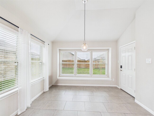 Building Photo - 721 Rim Water Dr