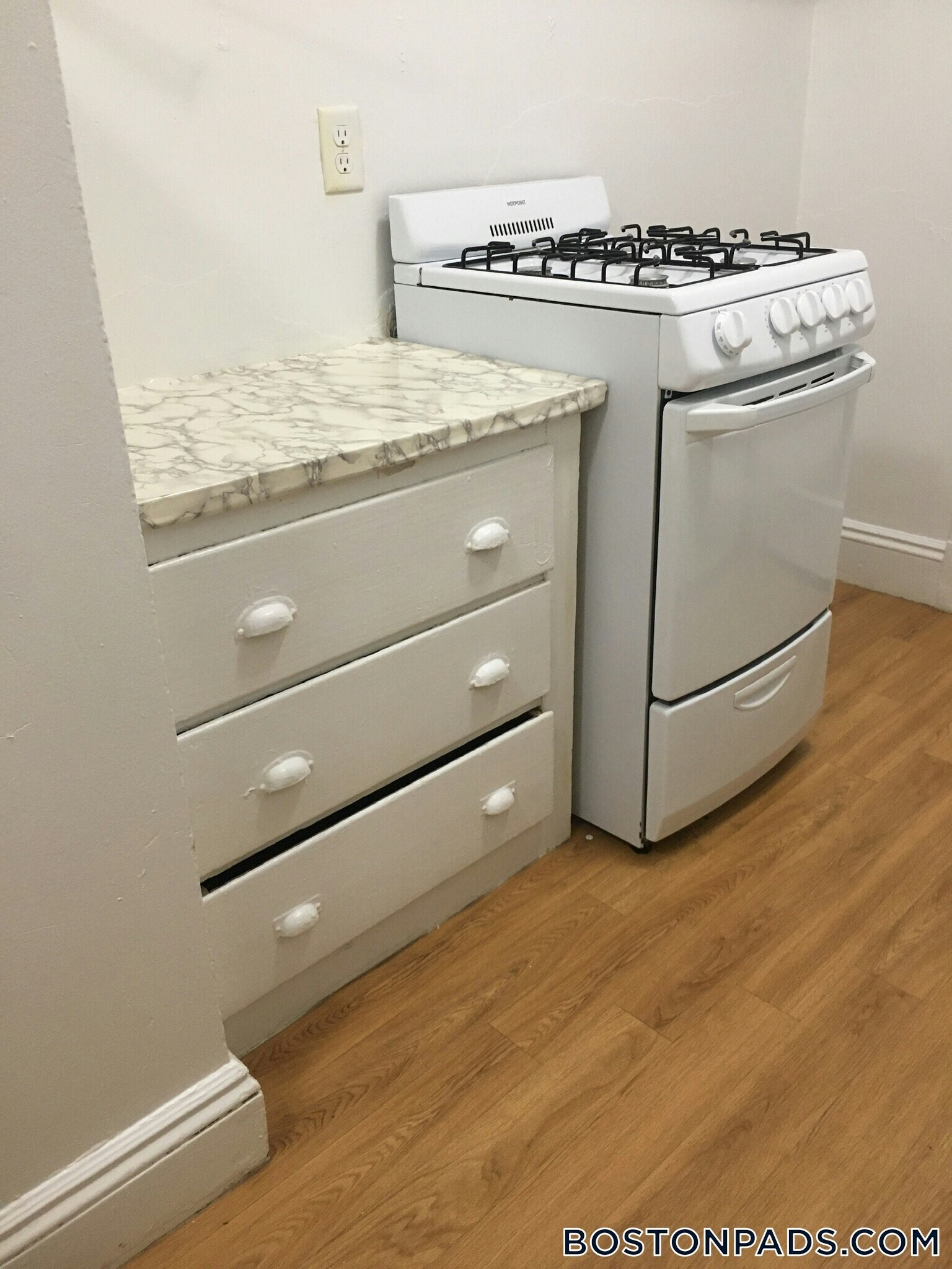 Building Photo - 235 Park Dr