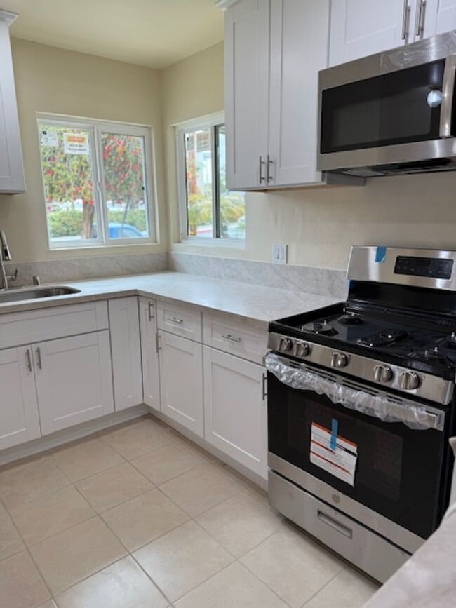 Building Photo - Just remodeled Chula Vista bungalow