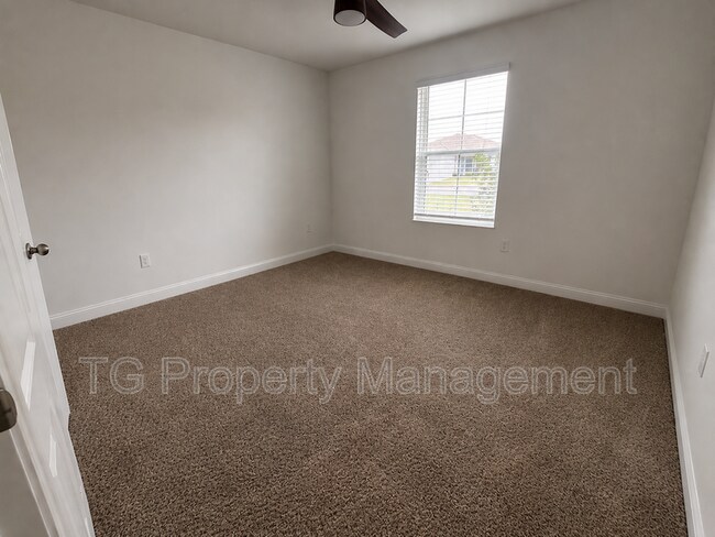 Building Photo - 248 Zancara St