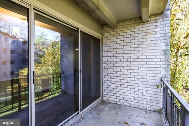 Building Photo - 12215 Braxfield Ct