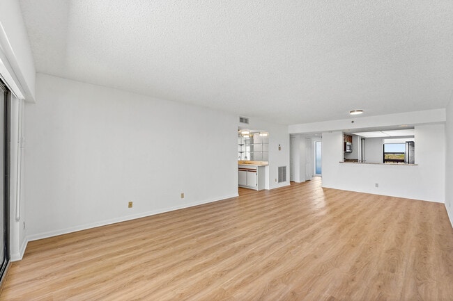 Building Photo - 6662 Boca Del Mar Dr