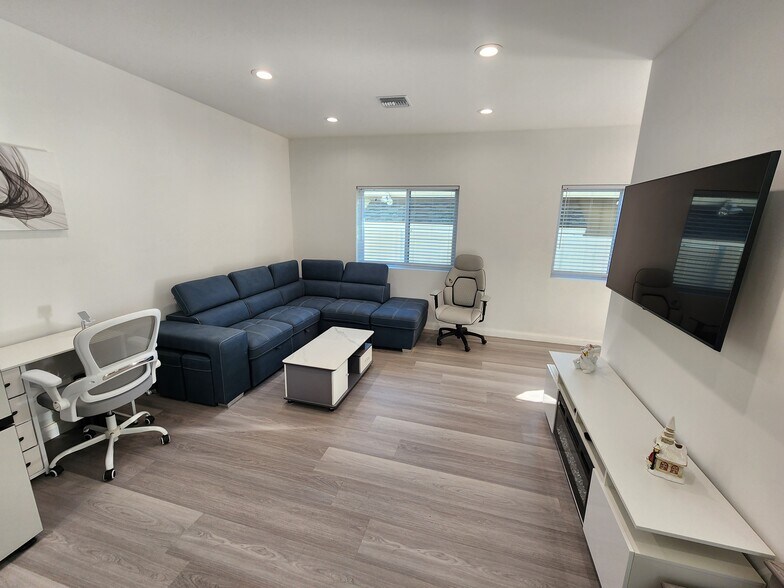 Building Photo - 10742 Gerald Ave