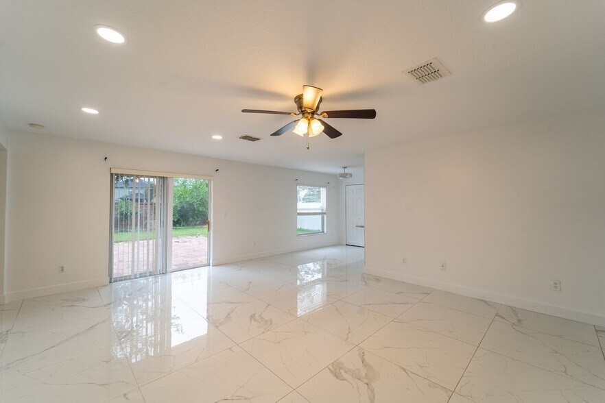 Building Photo - 129 Bella Rosa Cir