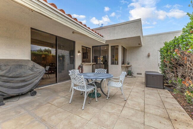 Building Photo - 31 Stanford Dr