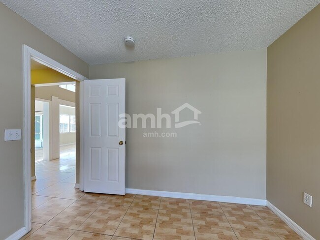 Building Photo - 1718 Westminster Trl