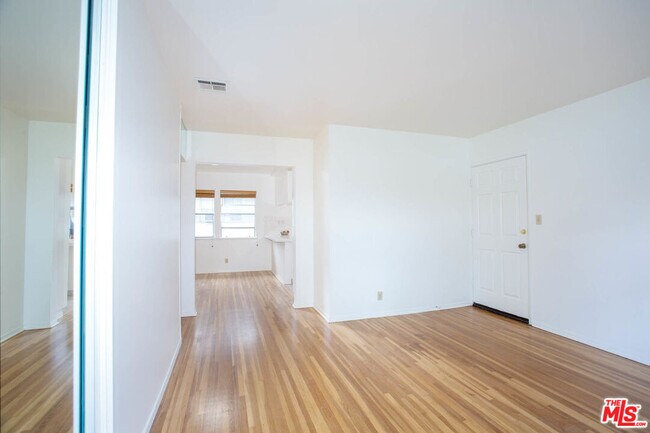 Building Photo - 3616 Kalsman Dr