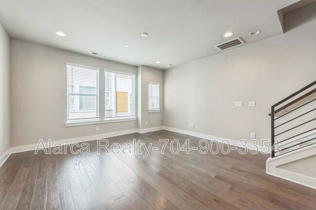 Building Photo - 1311 Millpark Ln