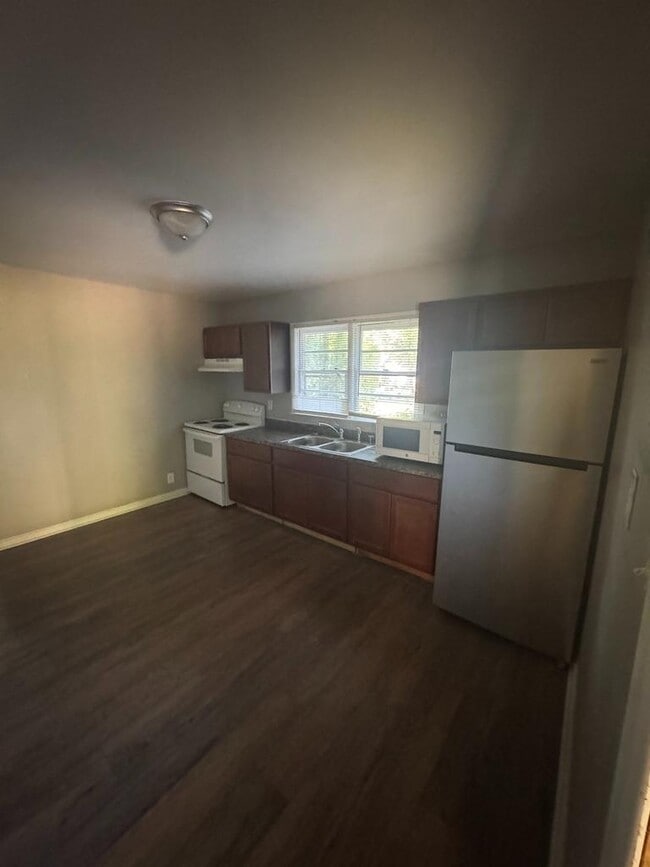 Building Photo - 115 Bay Valley Dr SW