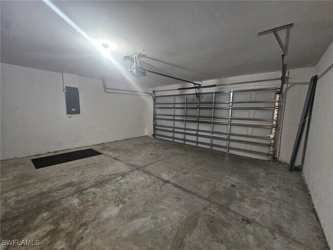 Building Photo - 1156 NW 5th Pl