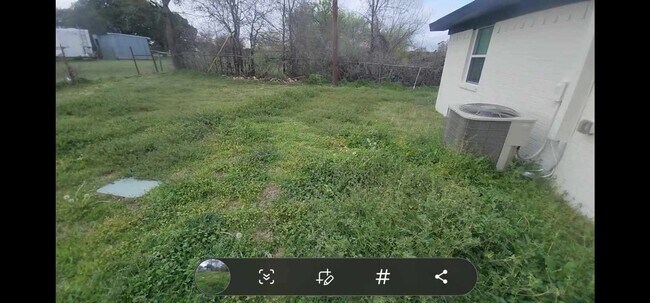 Building Photo - Granbury TX ; 2 bed 1 bath duplex! Water provided