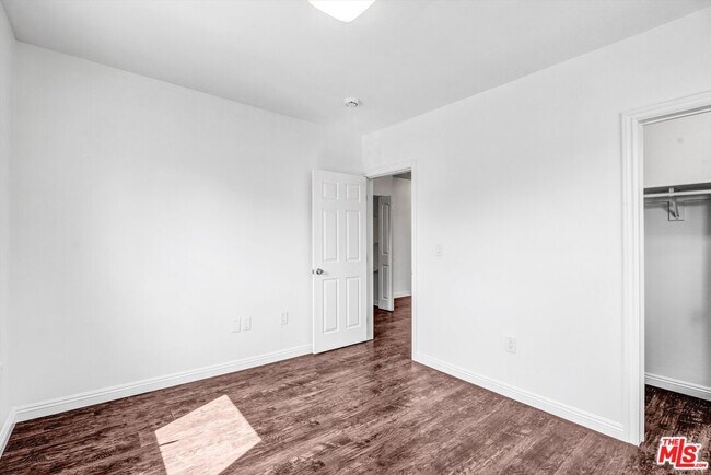 Building Photo - 5319 1/2 Normandie Ave