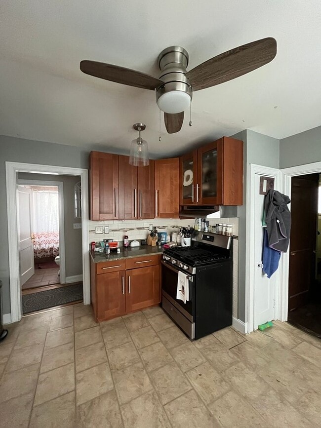 Building Photo - 10 Ashland St